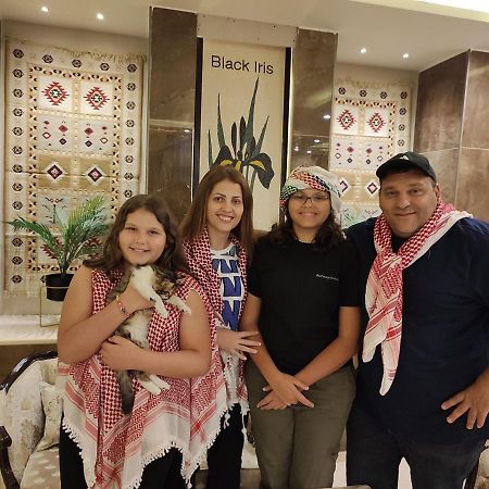 Black Iris Hotel II Madaba Kültér fotó