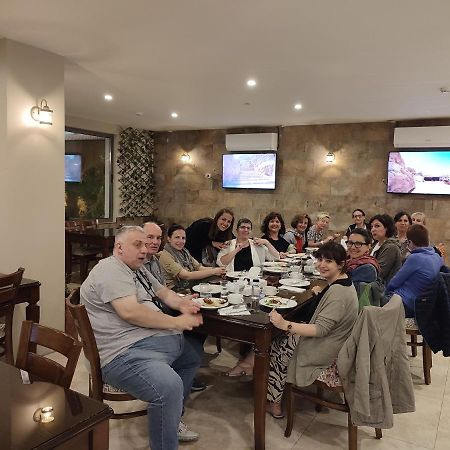 Black Iris Hotel II Madaba Kültér fotó