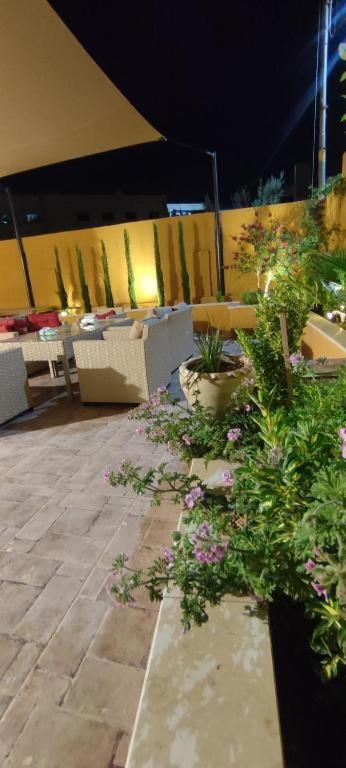 Black Iris Hotel II Madaba Kültér fotó