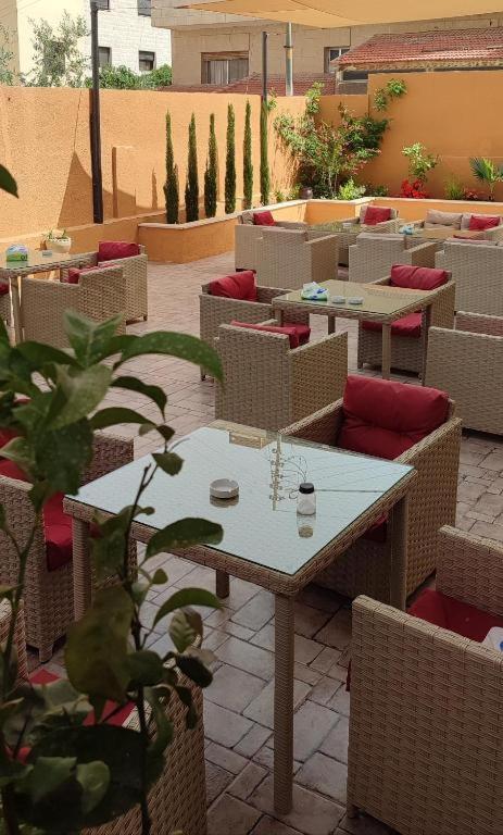 Black Iris Hotel II Madaba Kültér fotó