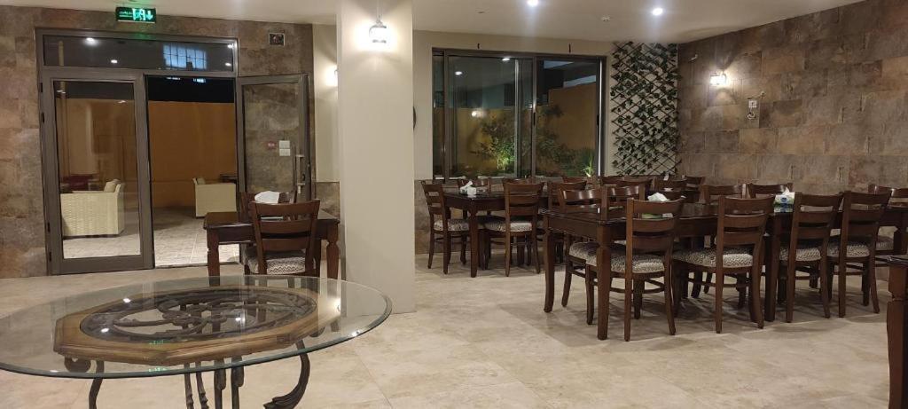 Black Iris Hotel II Madaba Kültér fotó