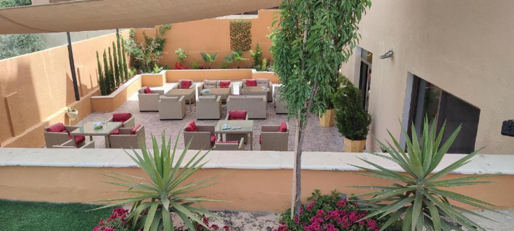 Black Iris Hotel II Madaba Kültér fotó