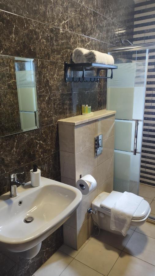 Black Iris Hotel II Madaba Kültér fotó