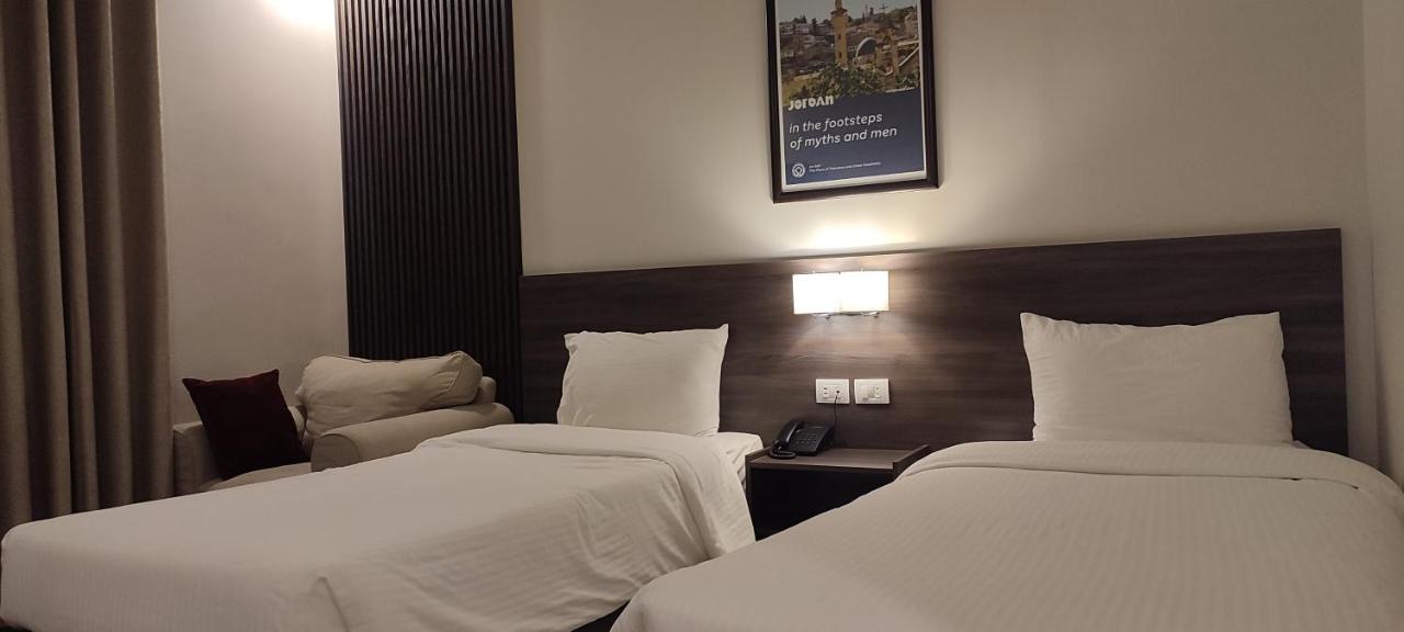 Black Iris Hotel II Madaba Kültér fotó
