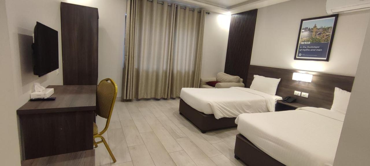 Black Iris Hotel II Madaba Kültér fotó