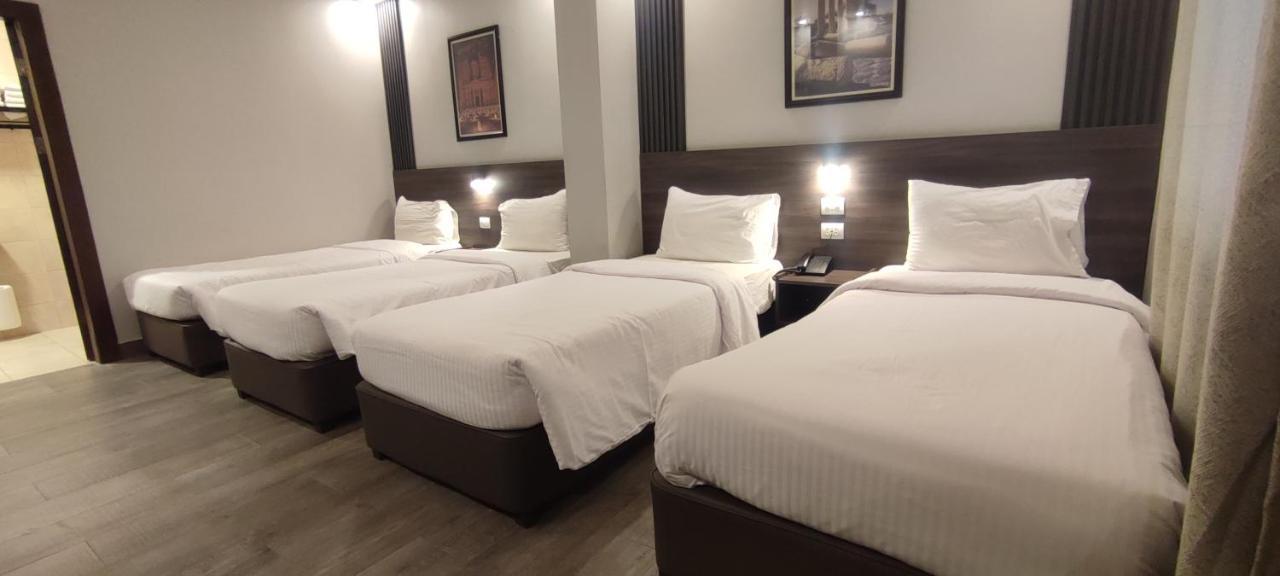 Black Iris Hotel II Madaba Kültér fotó