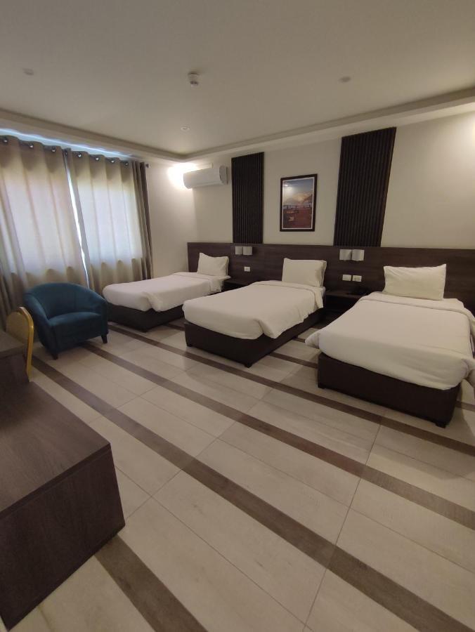 Black Iris Hotel II Madaba Kültér fotó