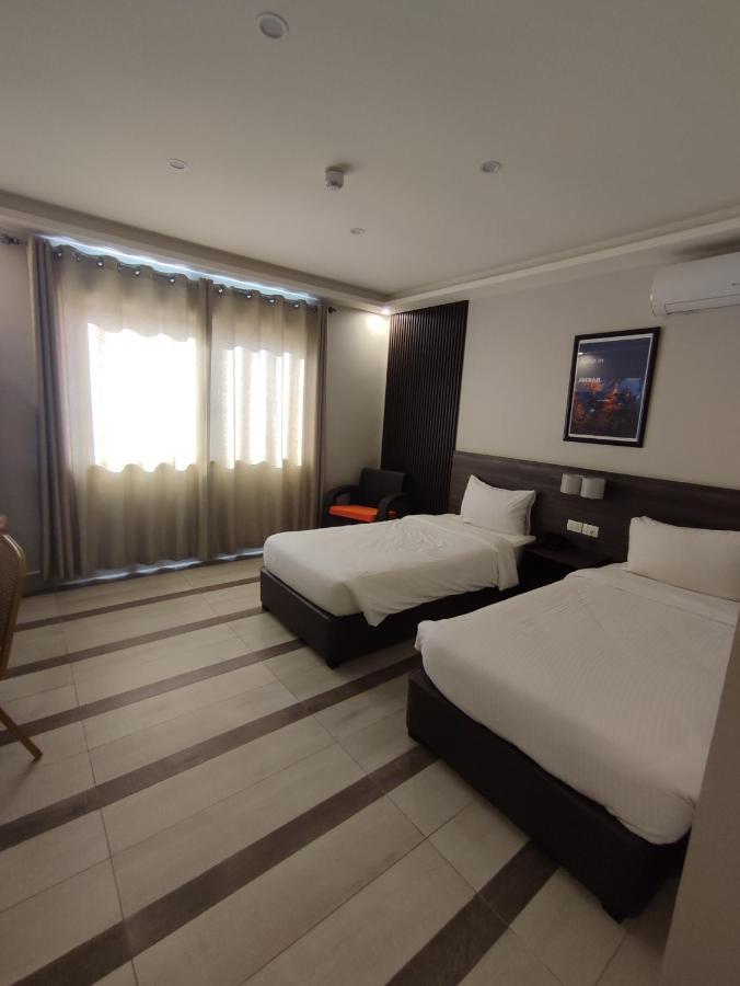 Black Iris Hotel II Madaba Kültér fotó